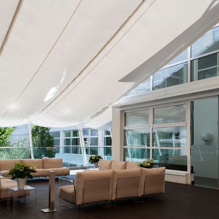 فندق ماجنا باريس 1 هوتل إيه بارفوم ميلان المظهر الخارجي الصورة Interior of the building