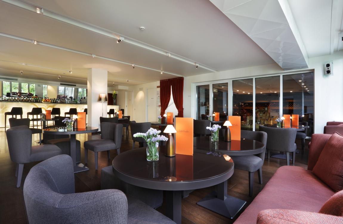 فندق ماجنا باريس 1 هوتل إيه بارفوم ميلان المظهر الخارجي الصورة The lounge at the airport
