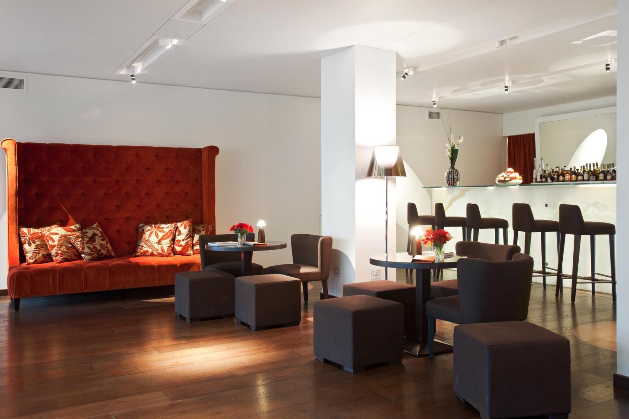 فندق ماجنا باريس 1 هوتل إيه بارفوم ميلان المظهر الخارجي الصورة The bar at the Hotel de la Paix